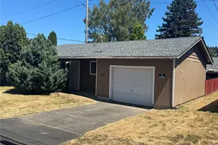 1114 N 1st Ave, Kelso, WA 98632 - Photo 1