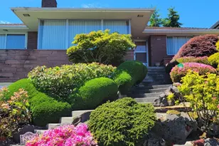 2625 38th Ave W, Seattle, WA 98199 - Photo 1