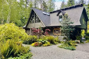 10581 NE Byron Dr, Bainbridge Island, WA 98110 - Photo 1