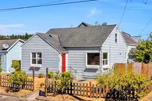 132 Main St, Ilwaco, WA 98624 - Photo 1