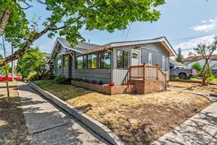 601 Columbia St, Kelso, WA 98626 - Photo 1