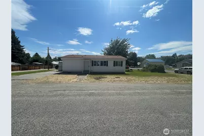 315 W Apple Avenue, Omak, WA 98841 - Photo 1