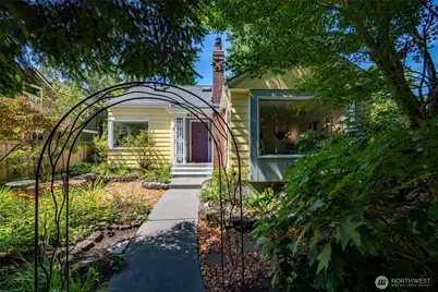 6221 36th Avenue NE, Seattle, WA 98115 - Photo 1