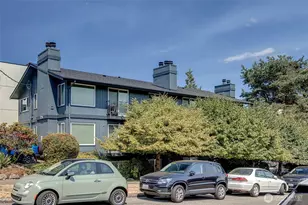 566 Highland Dr, Seattle, WA 98109 - Photo 1