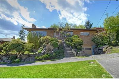 8725 41st Avenue SW, Seattle, WA 98136 - Photo 1