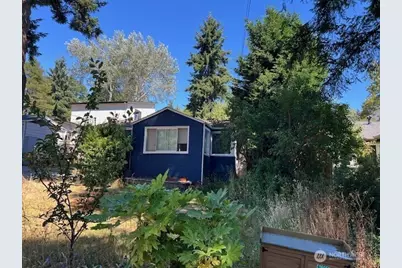11732 38th Avenue NE, Seattle, WA 98125 - Photo 1
