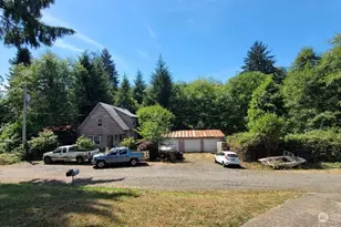 927 Clay Ave, Raymond, WA 98577 - Photo 1