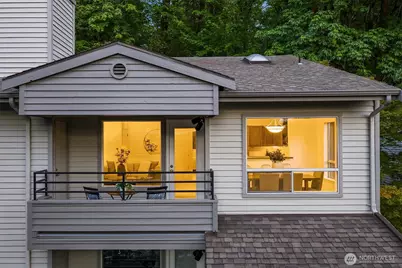 3520 Lake Washington Boulevard SE #207, Bellevue, WA 98006 - Photo 1