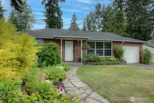 2602 NE 133rd St, Seattle, WA 98125 - Photo 1