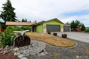 718 Elizabeth Pl, Port Angeles, WA 98362 - Photo 1