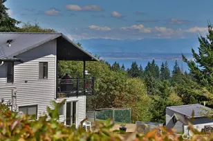 4524 Hilltop Dr, Clinton, WA 98236 - Photo 1