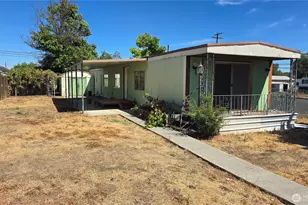 242 SE 5th Ave, Soap Lake, WA 98851 - Photo 1