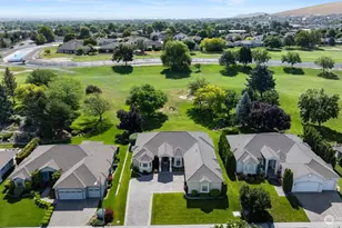 1209 W Canyon Lakes Dr, Kennewick, WA 99337 - Photo 1