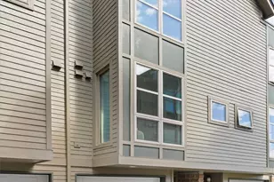 718 Nob Hill Ave N, Seattle, WA 98109 - Photo 1