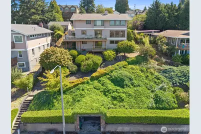 714 Cedar Avenue S, Renton, WA 98057 - Photo 1