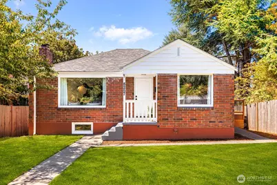 8257 Bagley Avenue N, Seattle, WA 98103 - Photo 1
