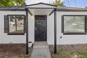 317 N Emerson St, Chelan, WA 98816 - Photo 1