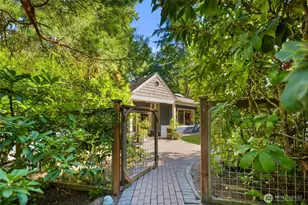 12815 NE 4th Pl, Bellevue, WA 98005 - Photo 1