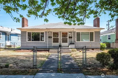 1030 16th Avenue, Longview, WA 98632 - Photo 1