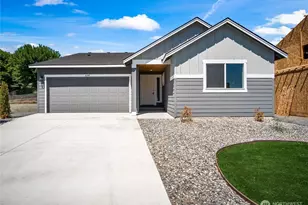 490 N Ruddy St, Moses Lake, WA 98837 - Photo 1