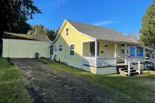 1052 Ballentine St, Raymond, WA 98577 - Photo 1