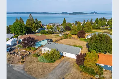 691 E Maplewood Loop, Oak Harbor, WA 98277 - Photo 1