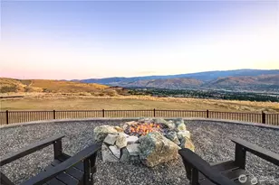 674 NE Tyler Pl, East Wenatchee, WA 98802 - Photo 1