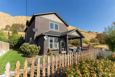 134 Ives Street, Pateros, WA 98846 - Photo 1