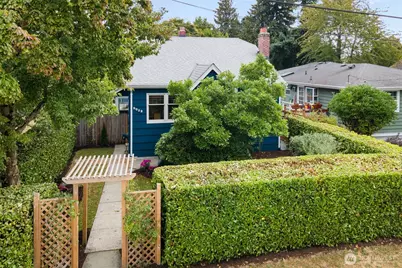 9052 Evanston Avenue N, Seattle, WA 98103 - Photo 1