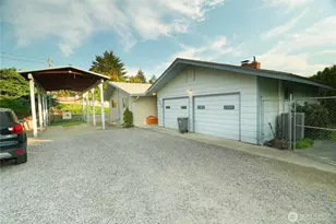 902 N Kenroy Terrace, East Wenatchee, WA 98802 - Photo 1