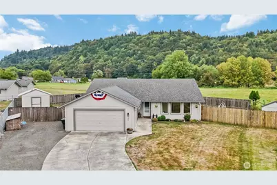 142 Charles Street, Longview, WA 98632 - Photo 1