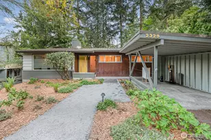 2329 NE 103rd St, Seattle, WA 98125 - Photo 1