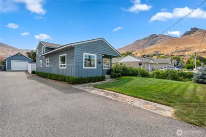 1817 Castlerock Avenue, Wenatchee, WA 98801 - Photo 1