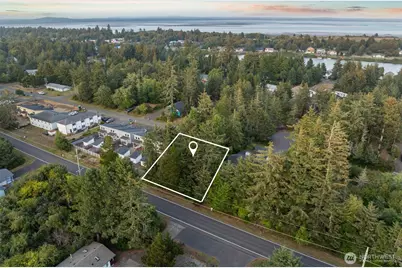 605 Sunset Ave NE, Ocean Shores, WA 98569 - Photo 1