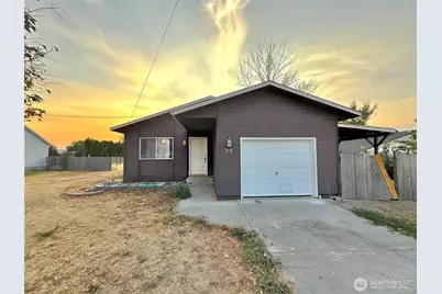 713 Locust Street, Omak, WA 98841 - Photo 1