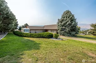 326 23rd St NE, East Wenatchee, WA 98802 - Photo 1