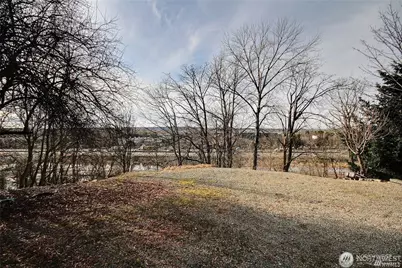 17 Lake Avenue S, Renton, WA 98055 - Photo 1