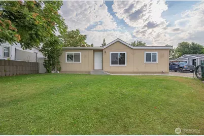 840 Garden Plaza, East Wenatchee, WA 98802 - Photo 1