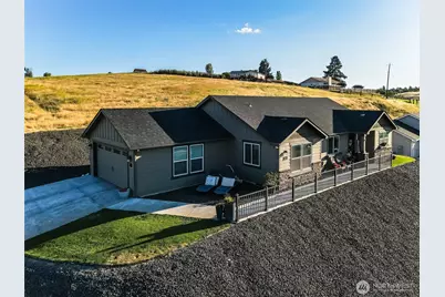 310 S 12th Street, Selah, WA 98942 - Photo 1