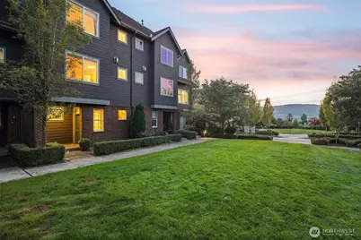 862 3rd Avenue NE, Issaquah, WA 98029 - Photo 1