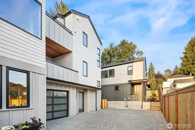 3010 B 32nd Avenue W, Seattle, WA 98199 - Photo 1