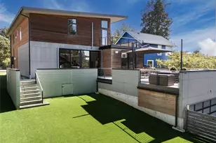 2515 30th Ave W, Seattle, WA 98199 - Photo 1