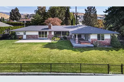 1706 Eastmont Avenue, East Wenatchee, WA 98802 - Photo 1