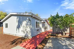 6712 NE Geneva St, Suquamish, WA 98392 - Photo 1