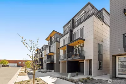 9207 Densmore Avenue N, Seattle, WA 98103 - Photo 1