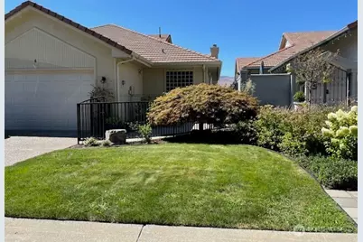 401 19th Street NE #4, East Wenatchee, WA 98802 - Photo 1