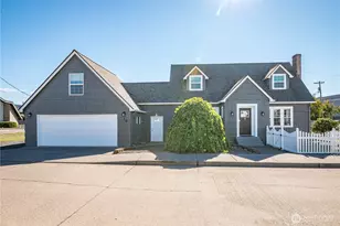 1 D St SW, Castle Rock, WA 98611 - Photo 1