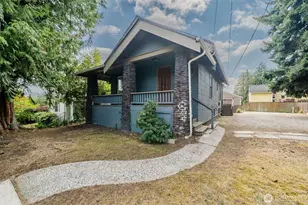 329 NE 51st St, Seattle, WA 98105 - Photo 1