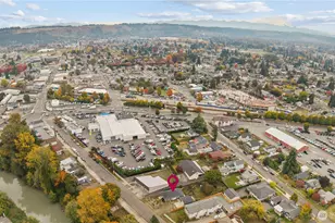 624 W Main St, Sumner, WA 98390 - Photo 1