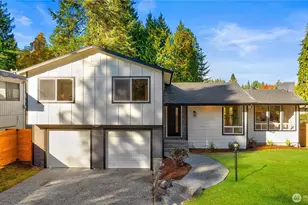 2708 NE 106th Pl, Seattle, WA 98125 - Photo 1